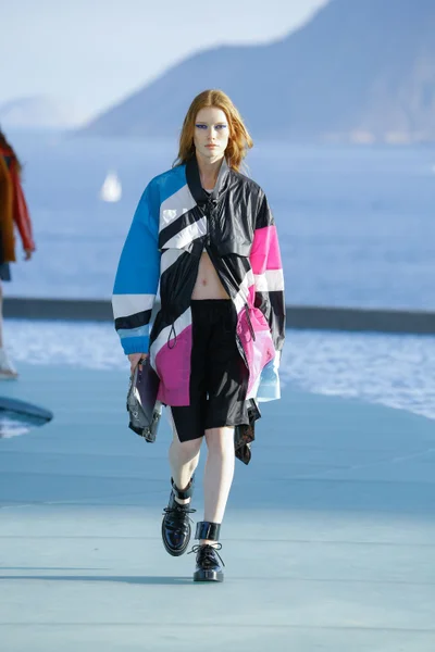 Look 25